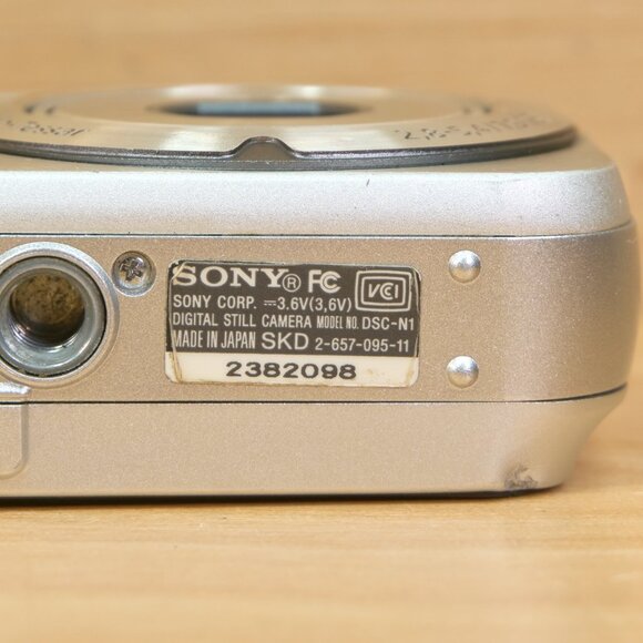 Vintage Sony Cyber-shot DSC-N1 Digital Camera / 8.1MP / 3X Optical Zoom / Tested - Picture 8 of 9